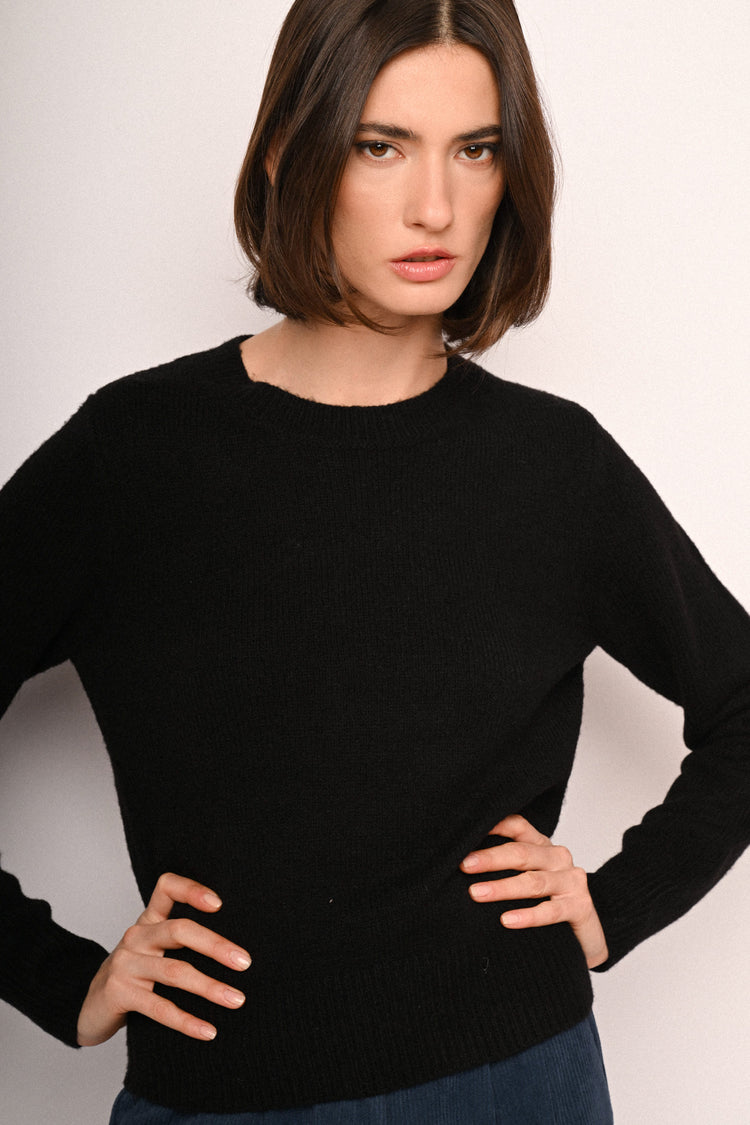 Pull basic girocollo in maglia misto viscosa nera