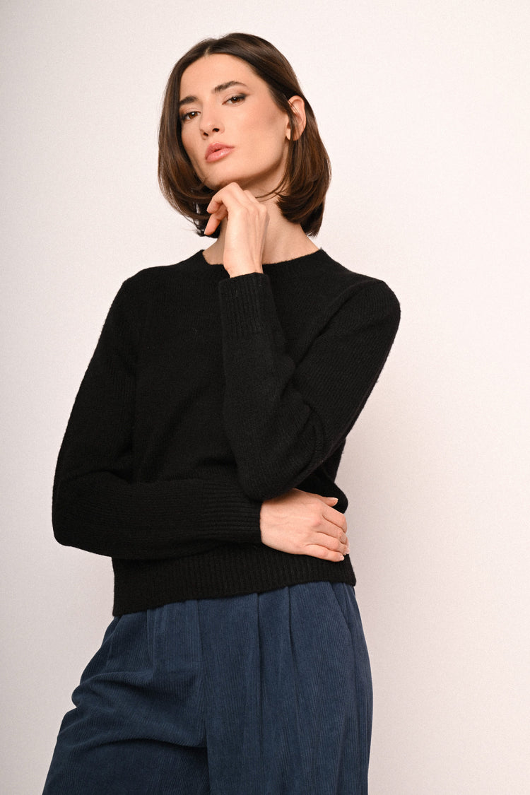 Pull basic girocollo in maglia misto viscosa nera