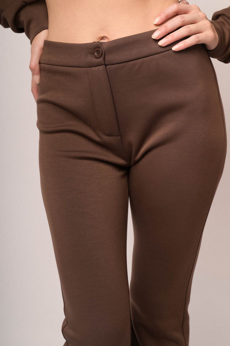 Pantaloni in jersey felpato cioccolato a gamba svasata