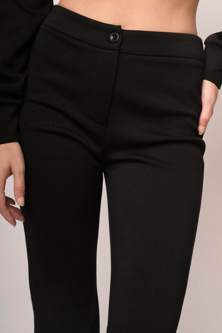 Pantaloni in jersey felpato nero a gamba svasata