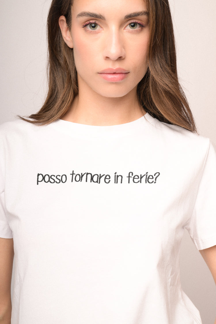 T-shirt bianca con scritta ricamata