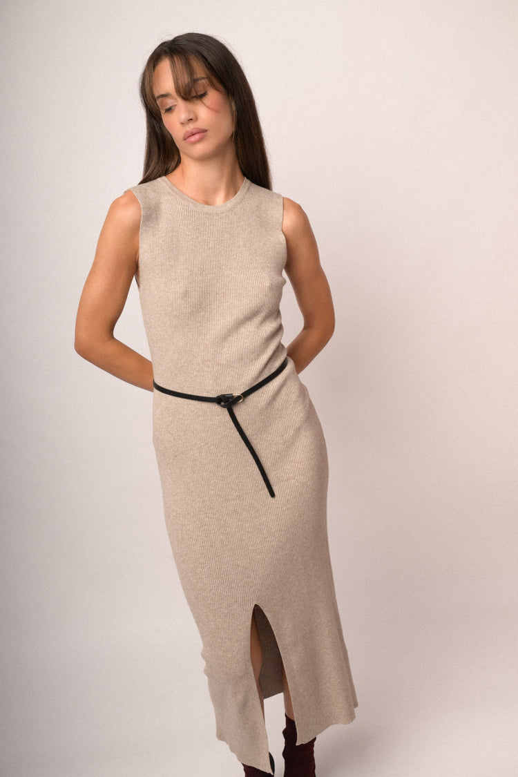 Abito midi in maglia beige con cintura