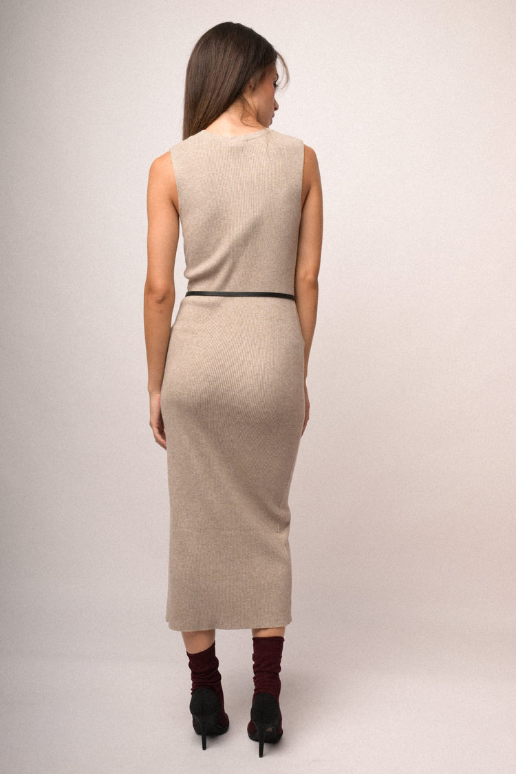 Abito midi in maglia beige con cintura
