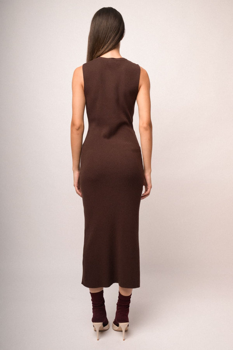 Abito midi in maglia cioccolato con cintura