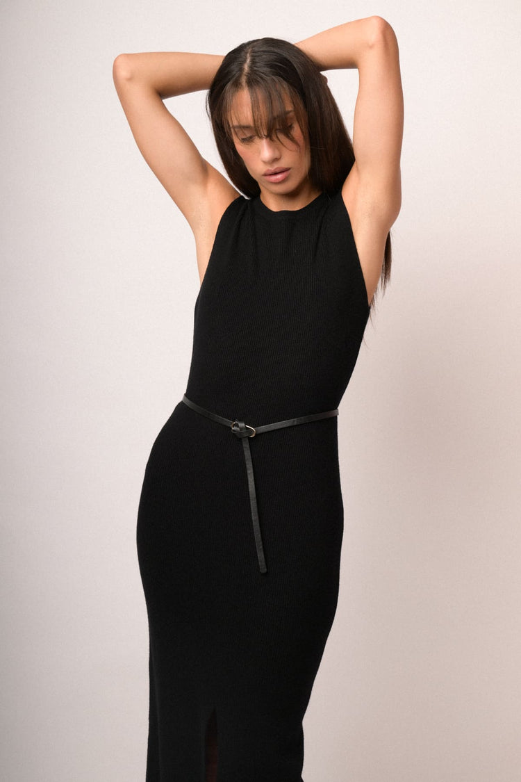Abito midi in maglia nera con cintura