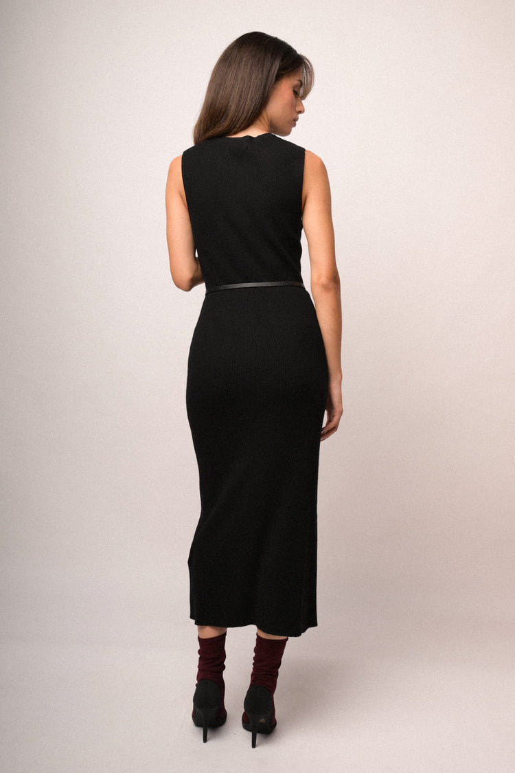 Abito midi in maglia nera con cintura