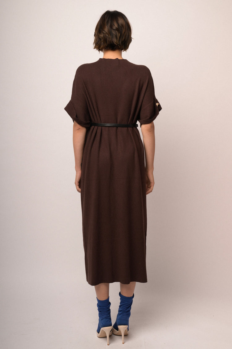Abito midi in maglia cioccolato con cintura