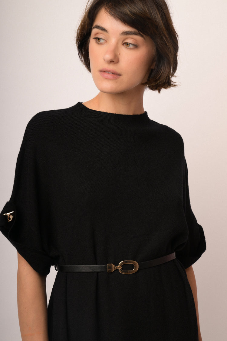 Abito midi in maglia nera con cintura