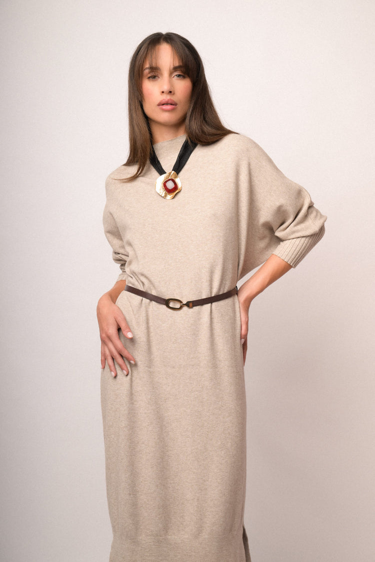 Abito midi e oversize in maglia tortora con cintura