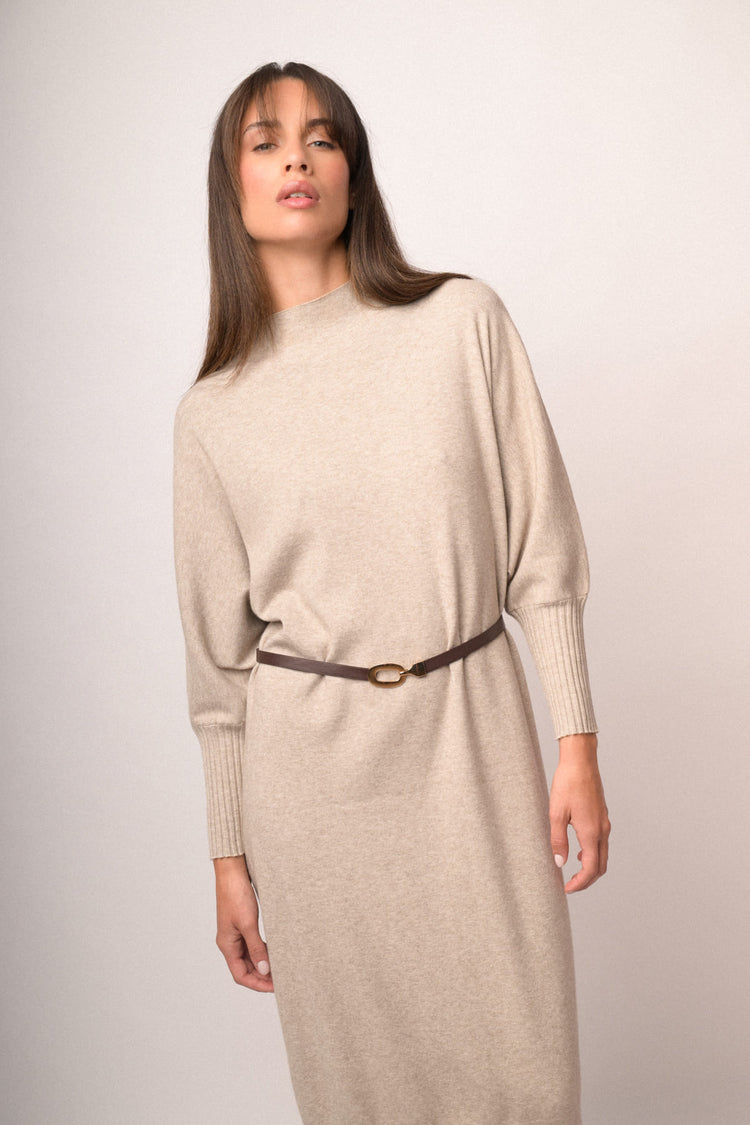 Abito midi e oversize in maglia tortora con cintura