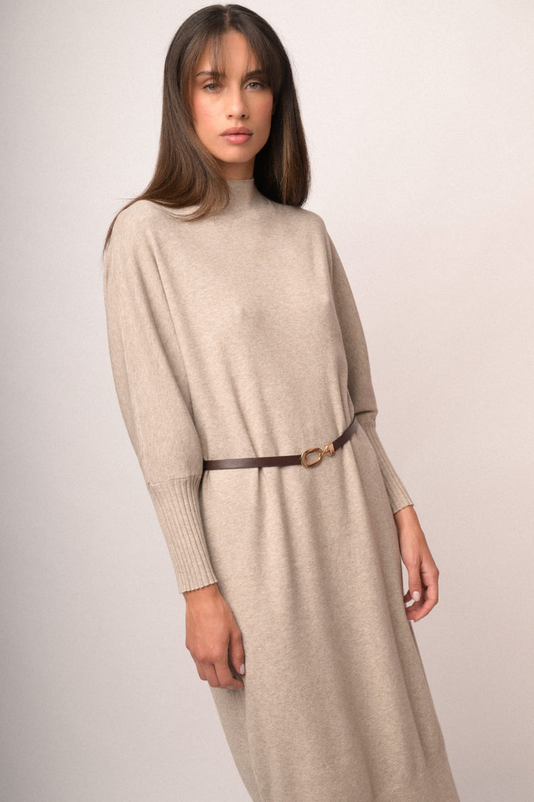 Abito midi e oversize in maglia tortora con cintura