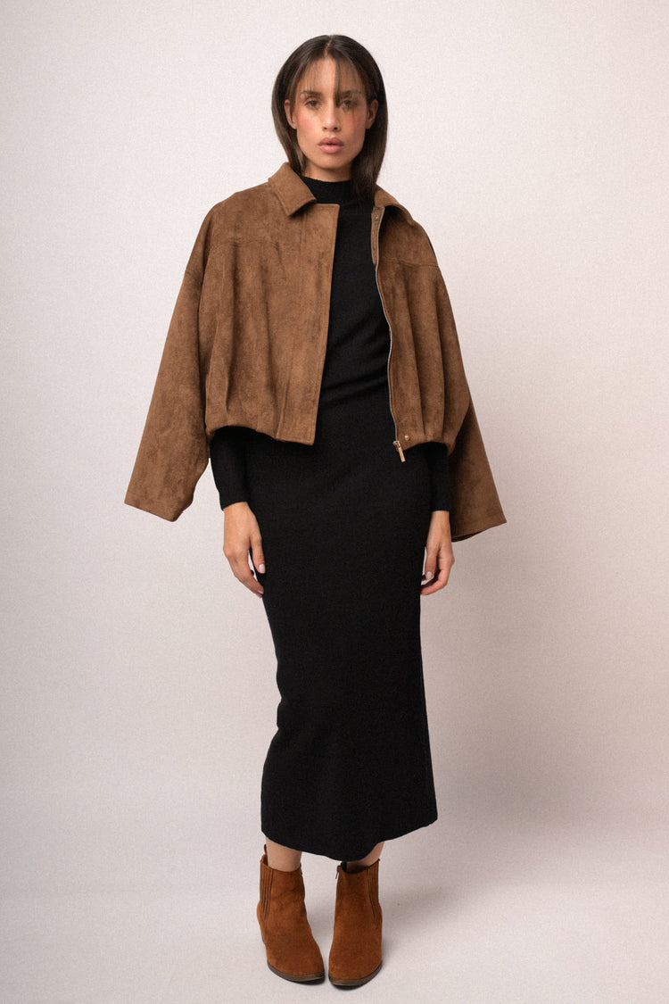 Abito midi in maglia nera con arricciatura