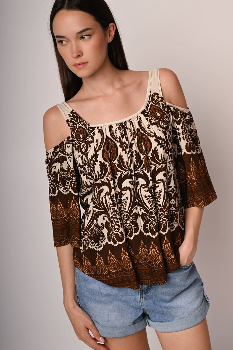 Top a stampa etnica con cut-outs
