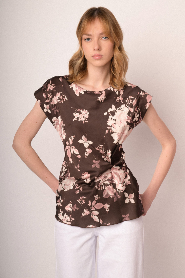 T-shirt in raso cioccolato a stampa floreale