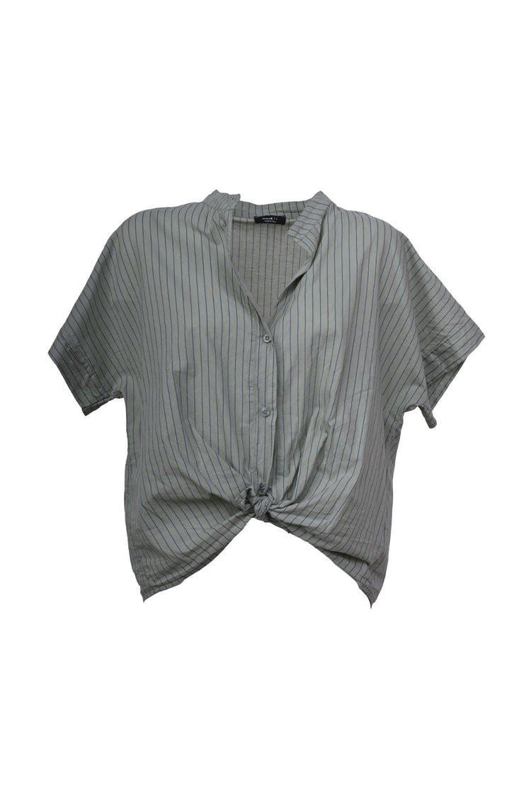Camicia a righe con nodo