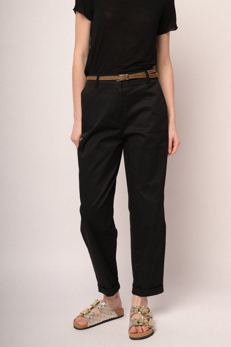 Pantaloni chino in cotone nero con cintura intrecciata