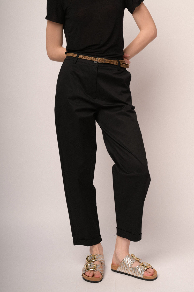 Pantaloni chino in cotone nero con cintura intrecciata