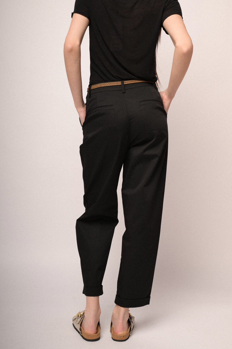 Pantaloni chino in cotone nero con cintura intrecciata
