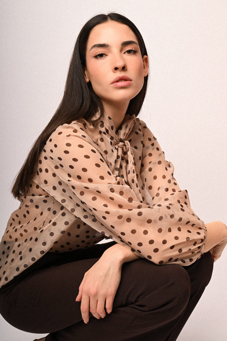 Blusa con fiocco e stampa a pois
