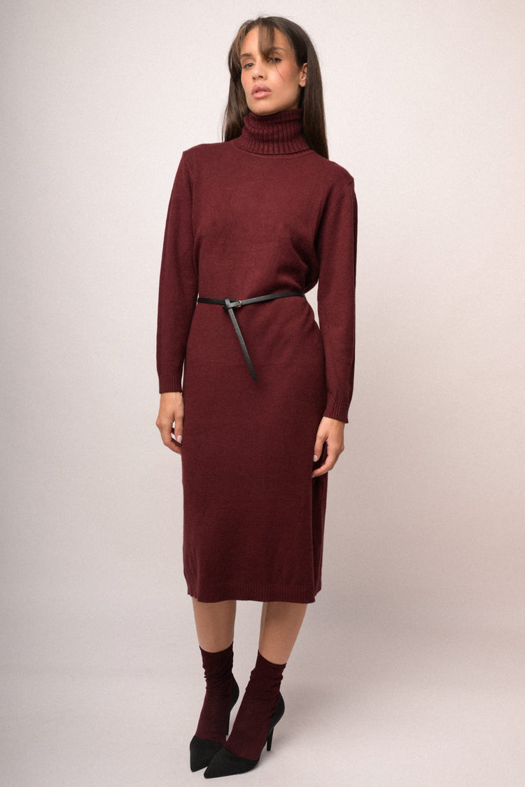 Abito midi in maglia bordeaux con collo alto e cintura