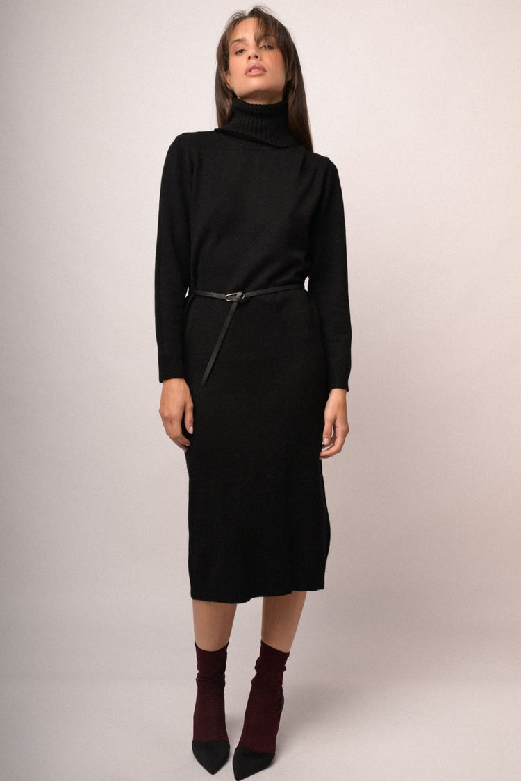 Abito midi in maglia nera con collo alto e cintura