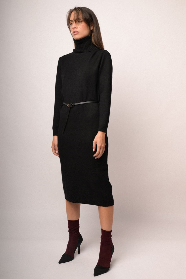 Abito midi in maglia nera con collo alto e cintura