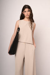 Top crop e fluente beige