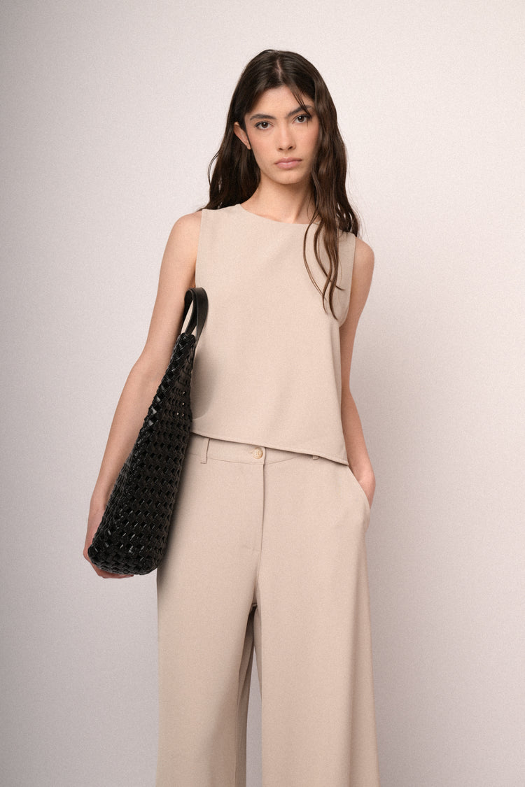 Top crop e fluente beige