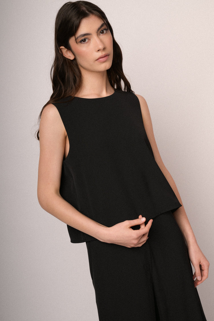 Top crop e fluente nero