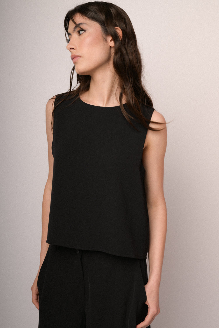 Top crop e fluente nero
