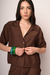 Camicia crop in viscosa stropicciata cioccolato