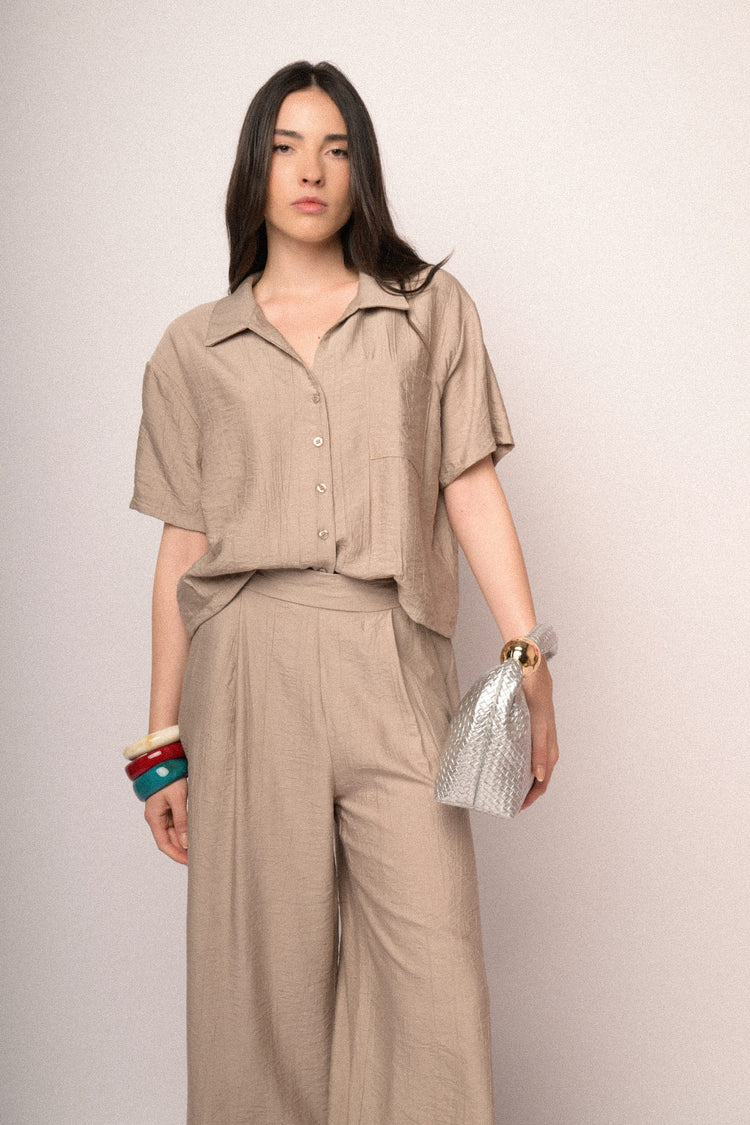 Pantaloni crop in viscosa stropicciata beige