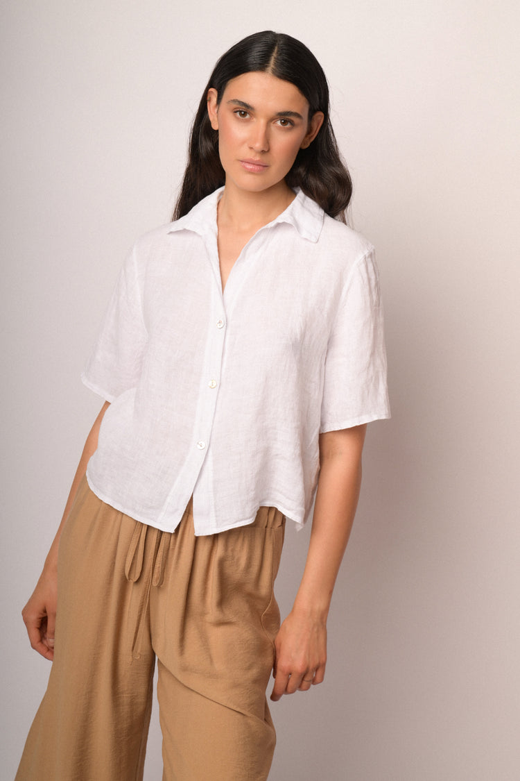 Camicia cropped in lino bianca
