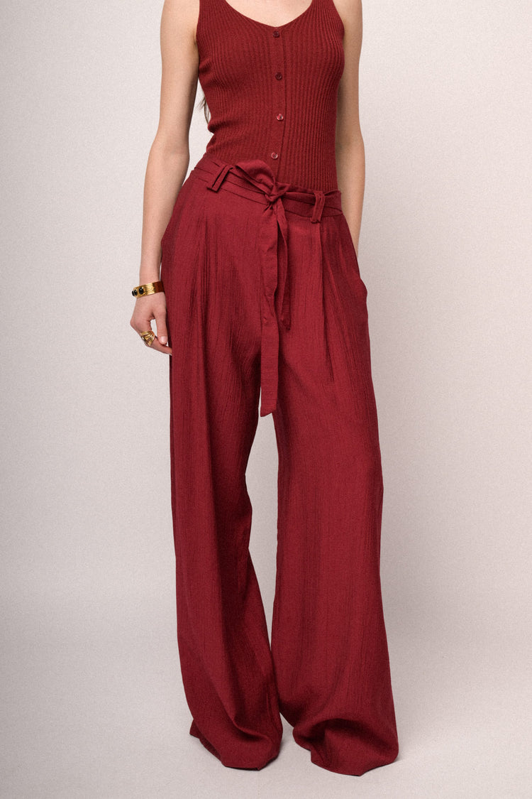 Pantaloni palazzo in viscosa rossa con cintura