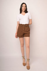 Shorts in cotone color cuoio con cintura