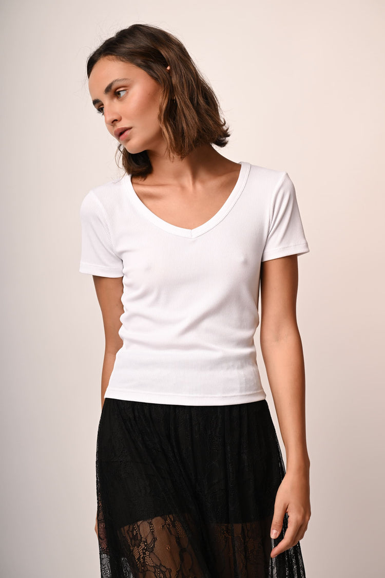 T-shirt con scollo a V a costine