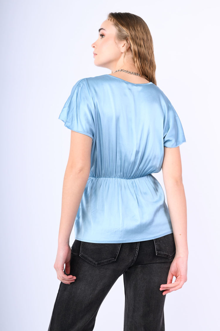 Blusa in raso con scollo a V