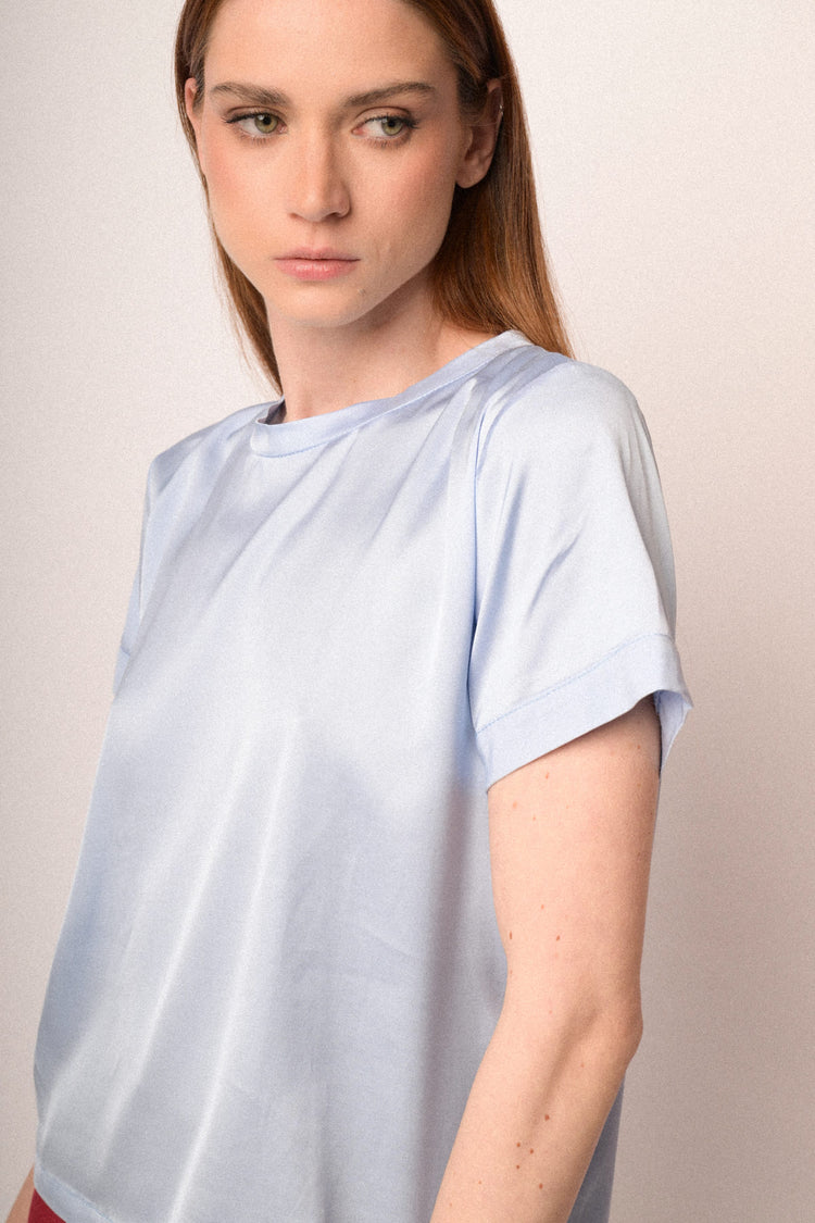 T-shirt in raso di viscosa celeste