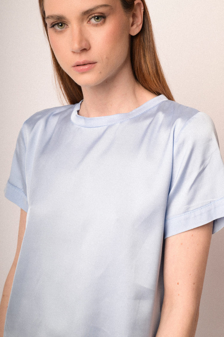 T-shirt in raso di viscosa celeste