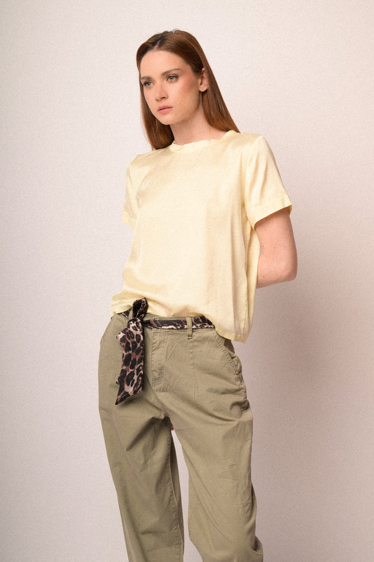 T-shirt in raso di viscosa giallo burro