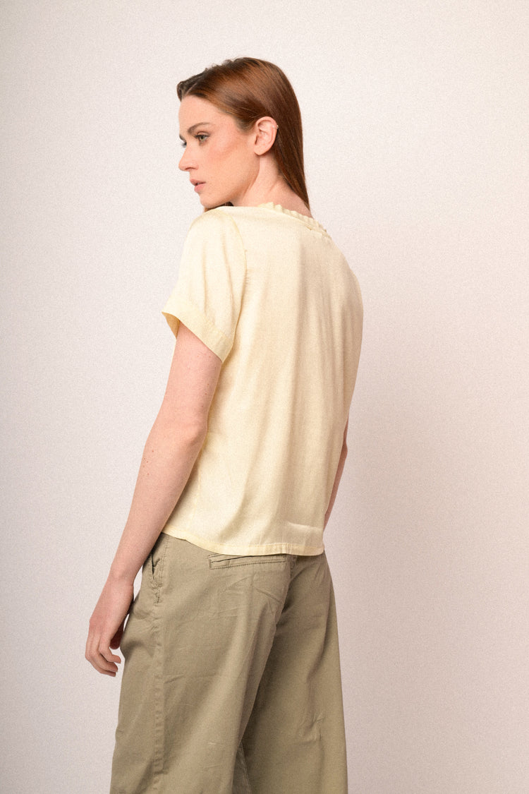 T-shirt in raso di viscosa giallo burro