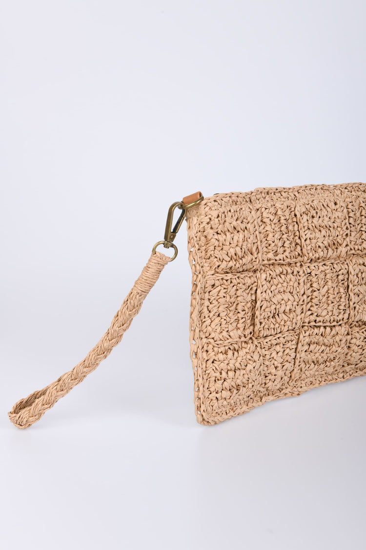 Pochette in paglia intrecciata