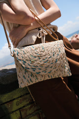 Pochette in paglia intrecciata