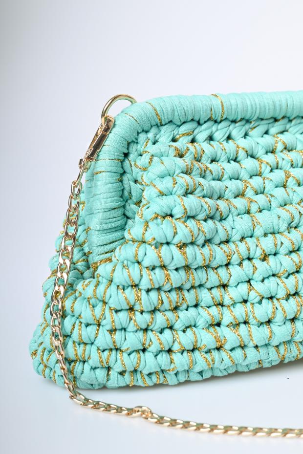 Pochette intrecciata con fili lamé