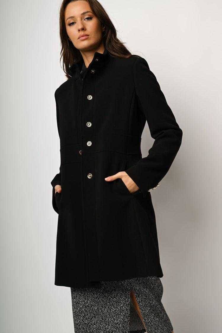 Cappotto con bottone gioiello