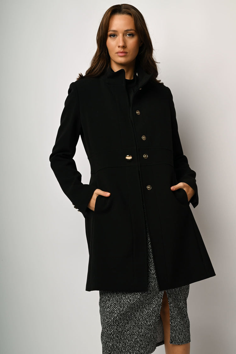 Cappotto con bottone gioiello