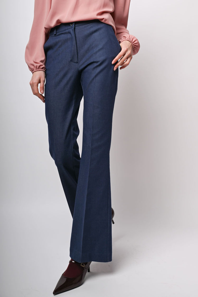 Pantaloni svasati in twill