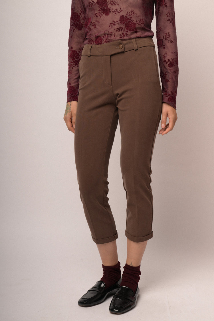Pantaloni slim-fit misto modal cioccolato