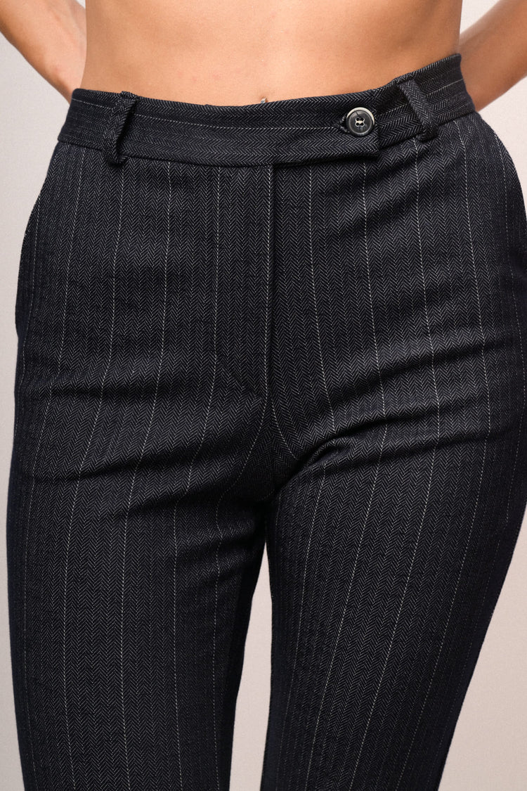 Pantaloni slim-fit con motivo gessato blu
