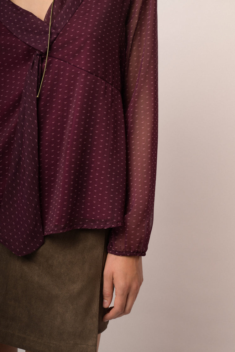 Blusa in tulle bordeaux a stampa con nastro